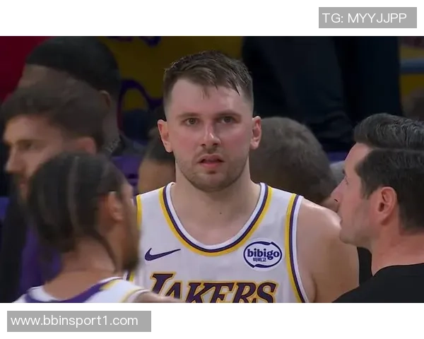 霍里直言东契奇比赛中频繁造犯规策略裁判不吹他就持续尝试