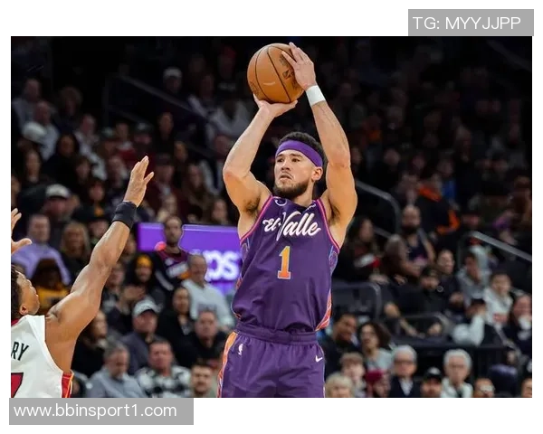 杰伦格林赛前积极热身投篮训练中展现笑容复出在望 杰伦格林赛前积极热身投篮训练中展现笑容复出在望