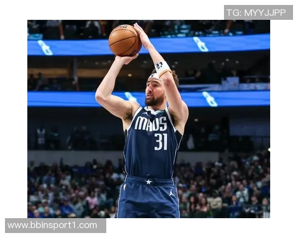 克莱首节短暂出战5分钟表现平平仅得4分助球队开局稳健 克莱首节短暂出战5分钟表现平平仅得4分助球队开局稳健