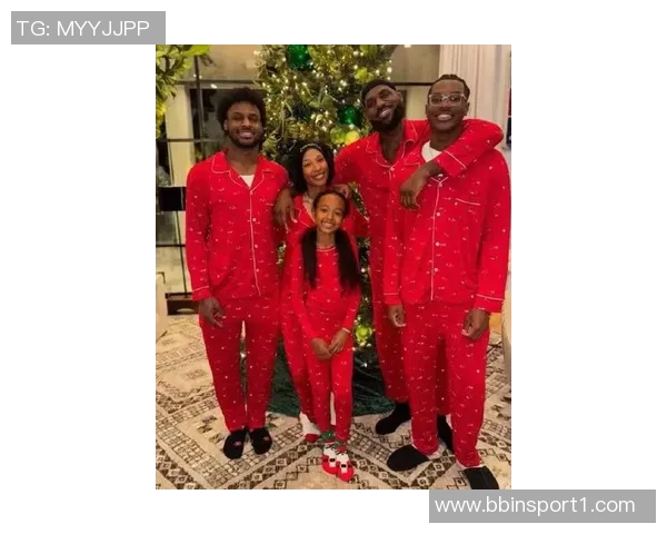 詹姆斯与三个孩子同穿6号球衣合影分享家庭温馨时刻 詹姆斯与三个孩子同穿6号球衣合影分享家庭温馨时刻