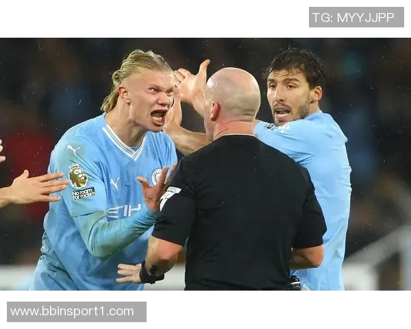 怒火中烧纳斯对球权判罚不满当场对裁判怒吼不止